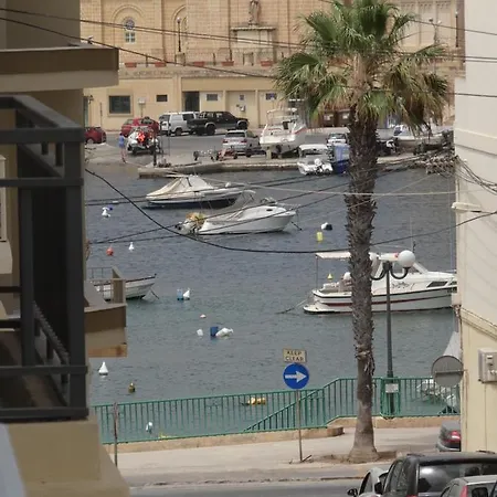 Modern Two Bedroom Sea View *