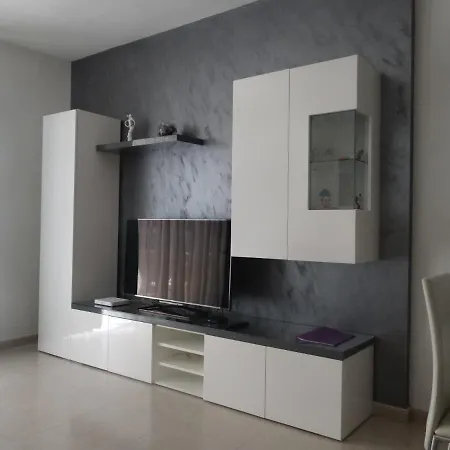 Modern Two Bedroom Sea View Lejlighed *
