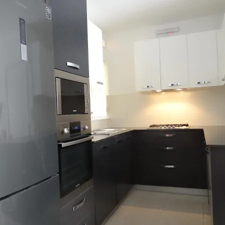 Apartment Modern Two Bedroom Sea View