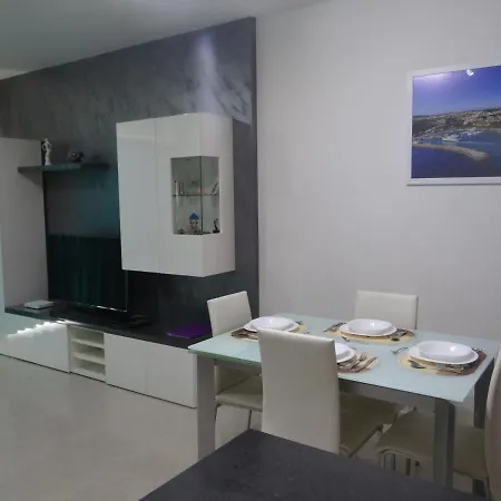 Apartment Modern Two Bedroom Sea View