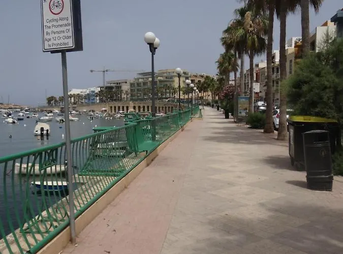 Modern Two Bedroom Sea View *