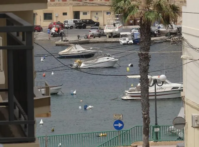 Modern Two Bedroom Sea View *